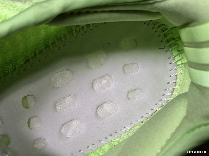 Yeezy Glow V2 Dark the EG5293 Boost 350 Adidas in 0810